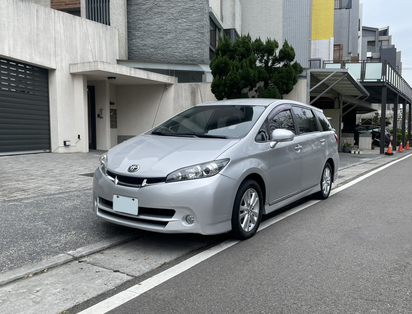 Toyota WISH  E-Hi