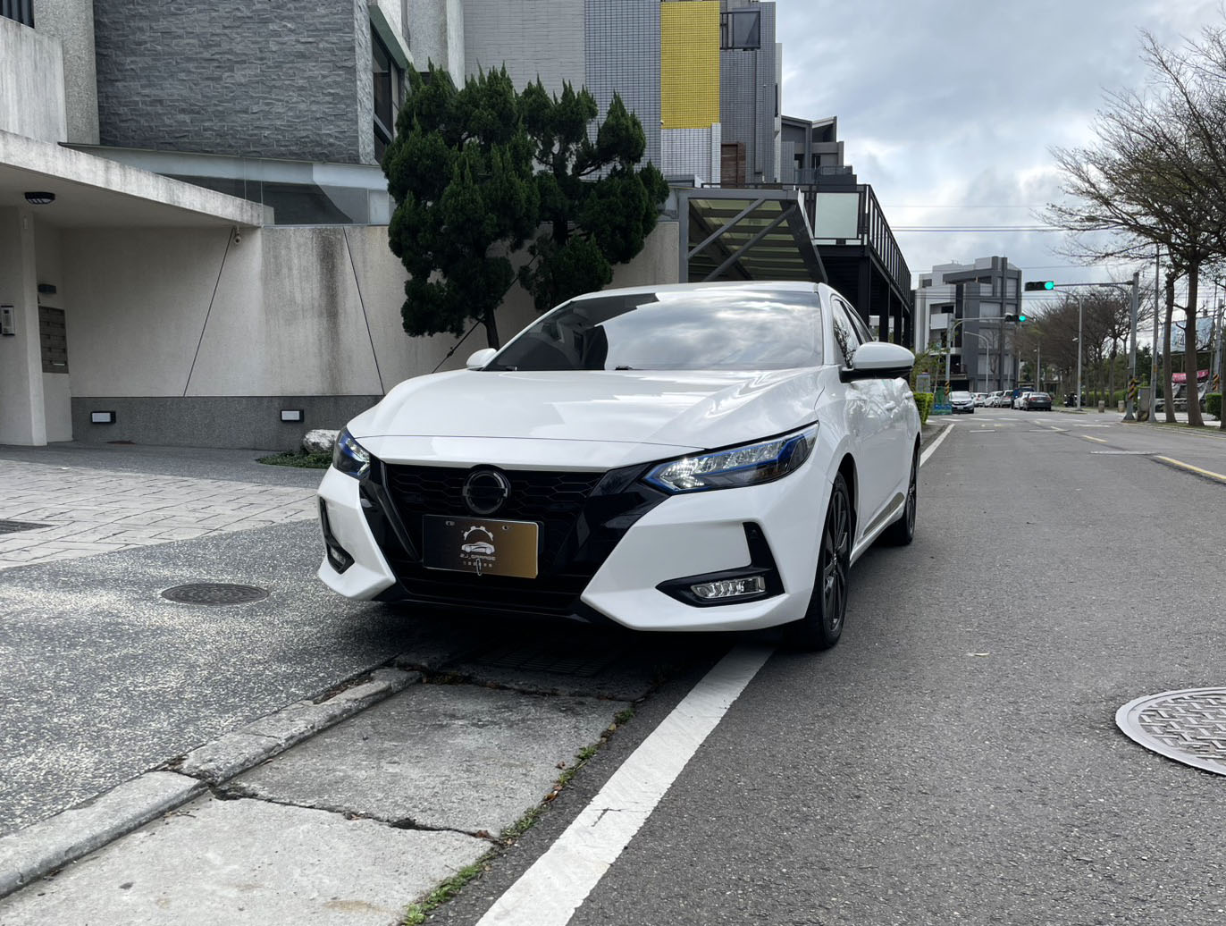 NISSAN Sentra 耀眼黑化版