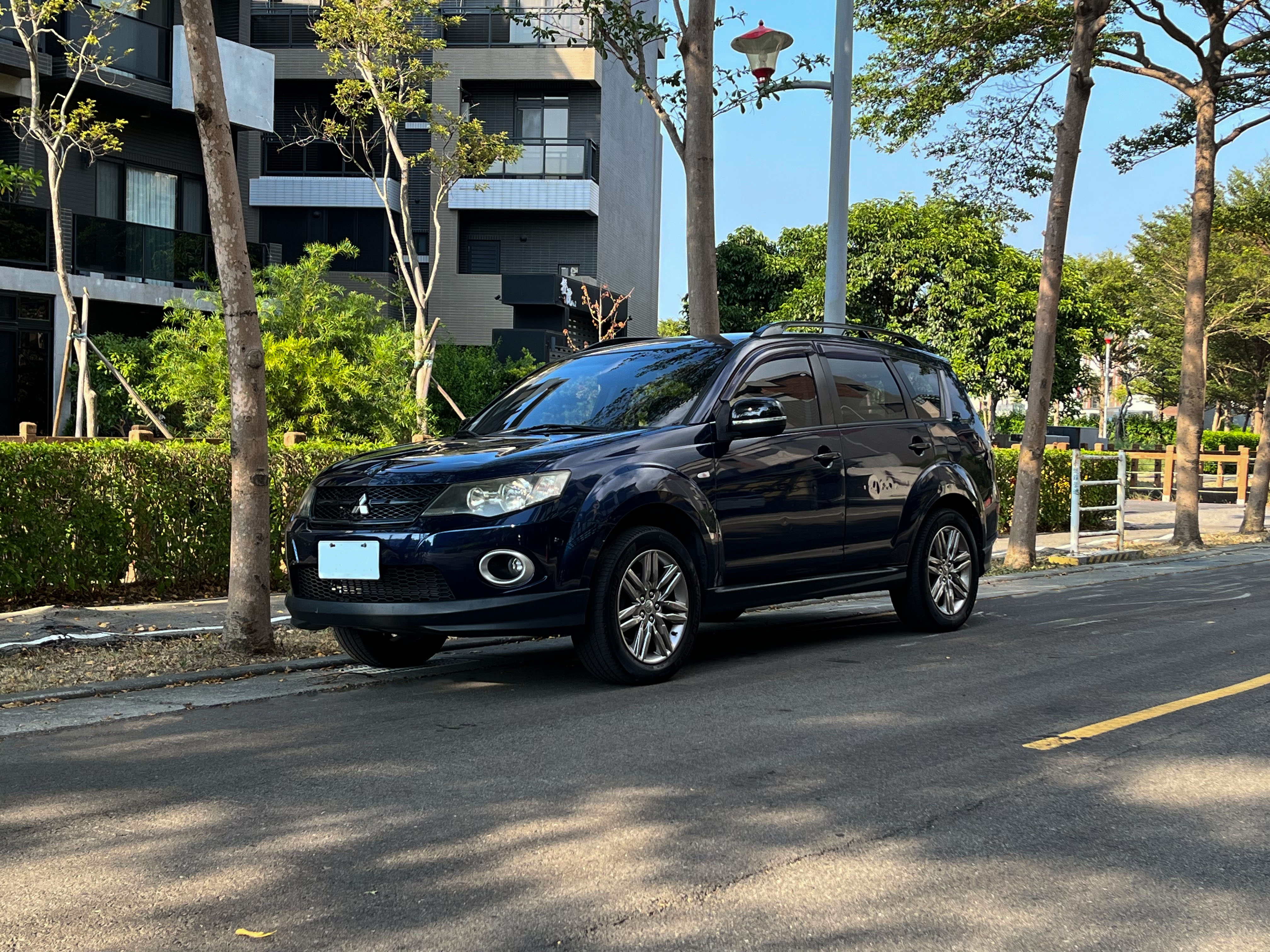 MITSUBISHI  Outleder